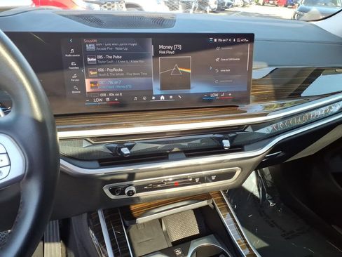 Used 2025 BMW X7 xDrive40i AWD/4WD image 9