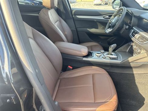 Used 2024 Alfa Romeo Stelvio Ti image 27