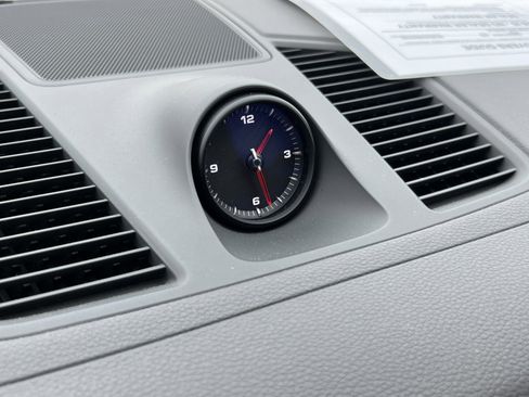 Certified 2022 Porsche Cayenne Platinum Edition image 25