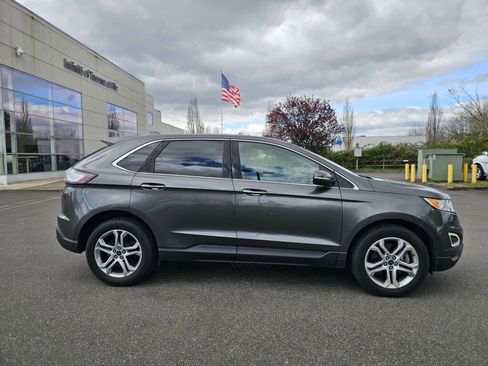 Used 2017 Ford Edge Titanium w/ Technology Package AWD/4WD image 8