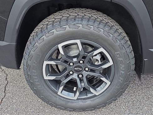 New 2026 Chevrolet Equinox ACTIV w/ Convenience Package III AWD/4WD image 7