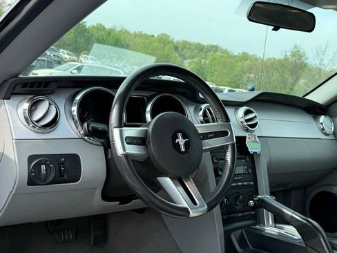 Used 2006 Ford Mustang Premium image 2