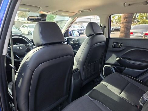 Certified 2022 Hyundai Venue Limited w/ Cargo Package image 17