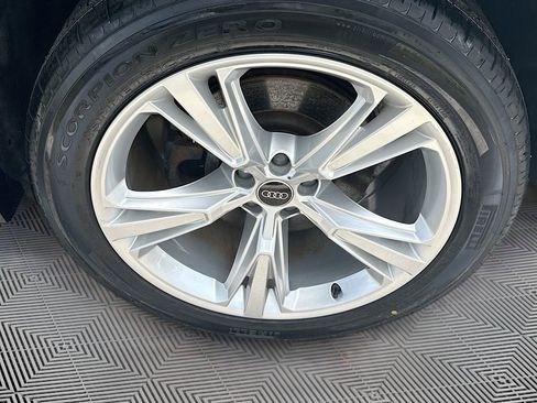 Used 2020 Audi Q8 Premium Plus w/ Premium Plus Package AWD/4WD image 35