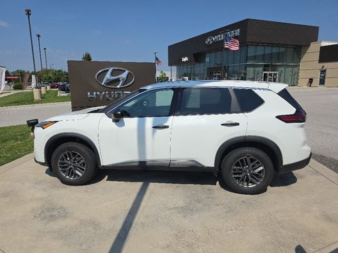 Used 2024 Nissan Rogue S FWD image 8