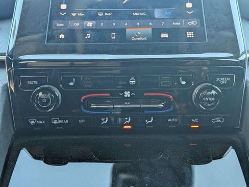 Used 2023 Jeep Grand Cherokee L Laredo w/ Luxury Tech Group I AWD/4WD image 23