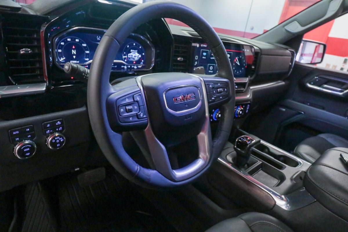 Used 2023 GMC Sierra 1500 SLT AWD/4WD image 12
