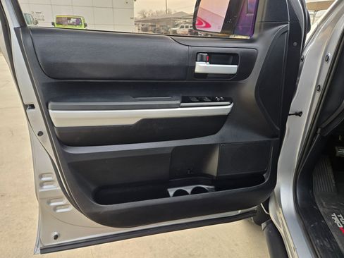 Used 2018 Toyota Tundra SR5 image 11
