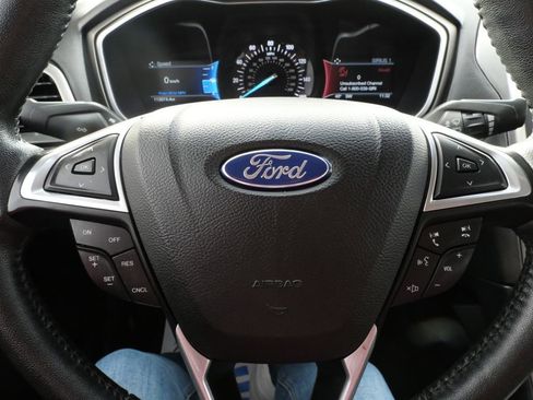 Used 2017 Ford Fusion SE w/ Equipment Group 201A image 21