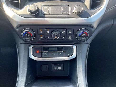 Used 2022 GMC Acadia SLE w/ Driver Convenience Package FWD image 24