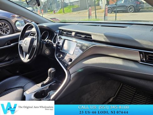 Used 2020 Toyota Camry SE FWD image 13