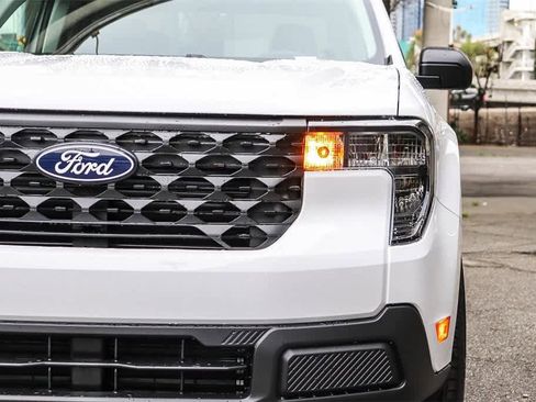 New 2025 Ford Maverick XL image 4