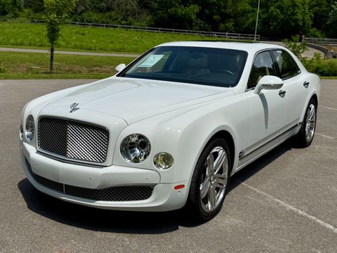 Used 2013 Bentley Mulsanne w/ Rear Entertainment Pkg image 2