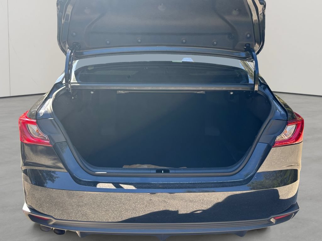 Used 2025 Toyota Camry SE w/ Convenience Package FWD image 18
