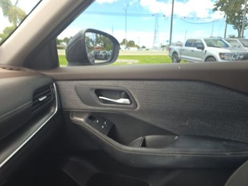 Used 2023 Nissan Rogue SV FWD image 15
