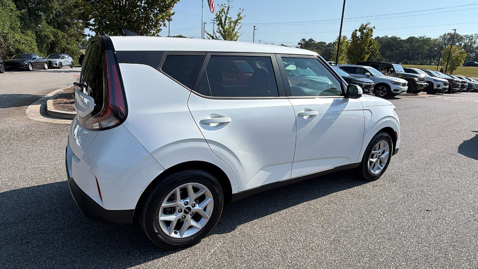 Used 2023 Kia Soul LX w/ LX Technology Package FWD image 8