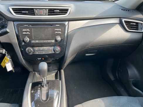 Used 2016 Nissan Rogue S image 10