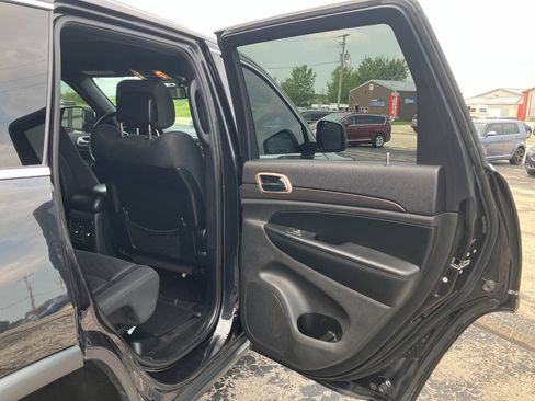 Used 2016 Jeep Grand Cherokee Laredo AWD/4WD image 15