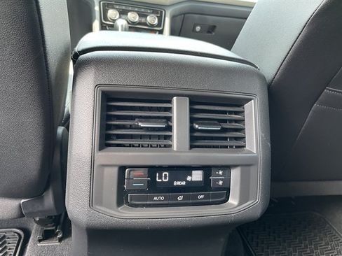 Used 2023 Volkswagen Atlas SE AWD/4WD image 32