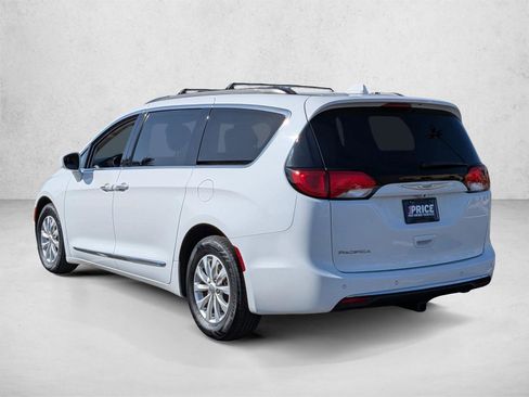 Used 2017 Chrysler Pacifica Touring-L FWD image 9