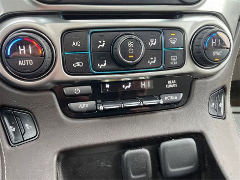 Used 2015 Chevrolet Suburban LT image 29