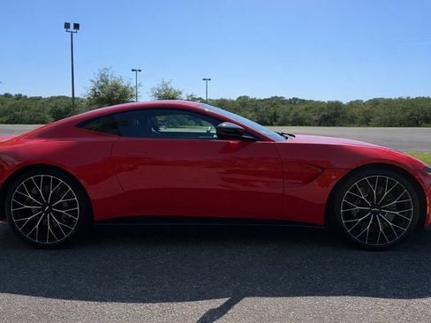 Used 2022 Aston Martin V8 Vantage Coupe RWD image 14
