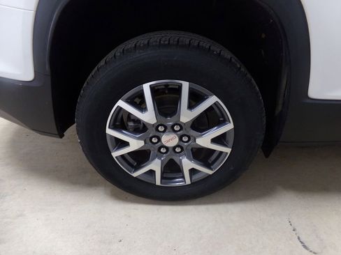 Used 2023 GMC Acadia SLT image 29