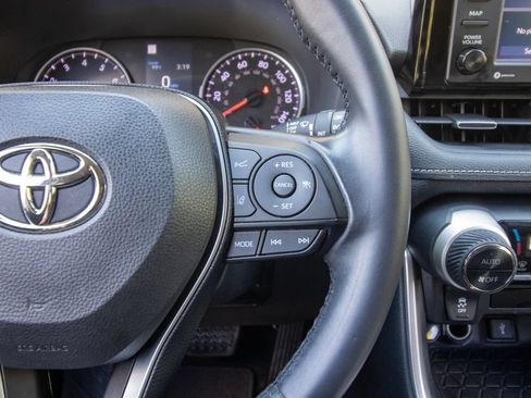Used 2020 Toyota RAV4 XLE Premium FWD image 34
