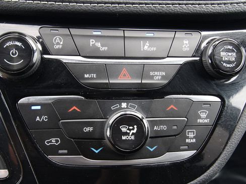 Used 2026 Chrysler Pacifica Select AWD/4WD image 29