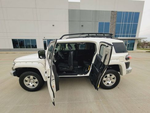 Used 2012 Toyota FJ Cruiser 4WD w/ Convenience Pkg image 10