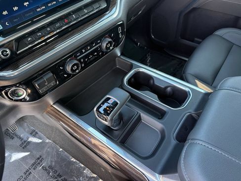 Used 2026 Chevrolet Silverado 1500 LT Trail Boss w/ Dark Appearance Package AWD/4WD image 22