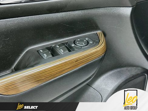 Used 2019 GMC Acadia SLE FWD image 20