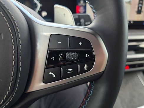 Used 2025 BMW X7 M60i w/ Executive Package image 34