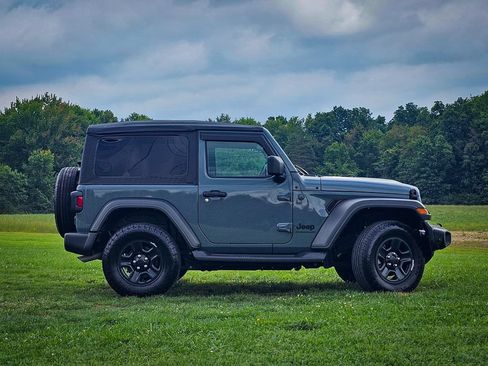 Used 2025 Jeep Wrangler Sport AWD/4WD image 3