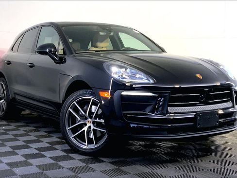 Used 2025 Porsche Macan image 9