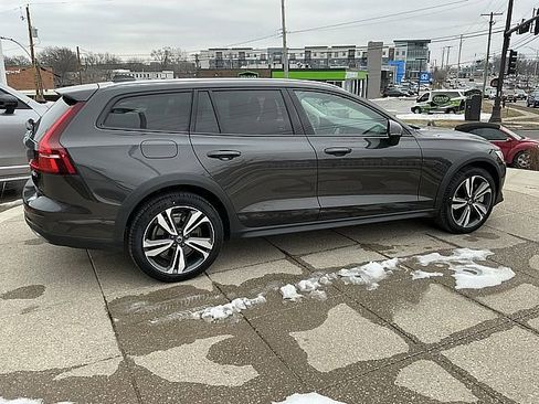 Certified 2025 Volvo V60 B5 Cross Country Plus image 7