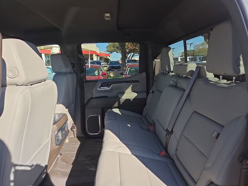 New 2026 GMC Sierra 1500 SLT image 7