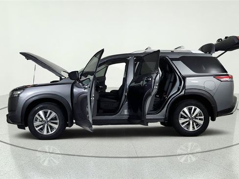Used 2025 Nissan Pathfinder SL FWD image 11