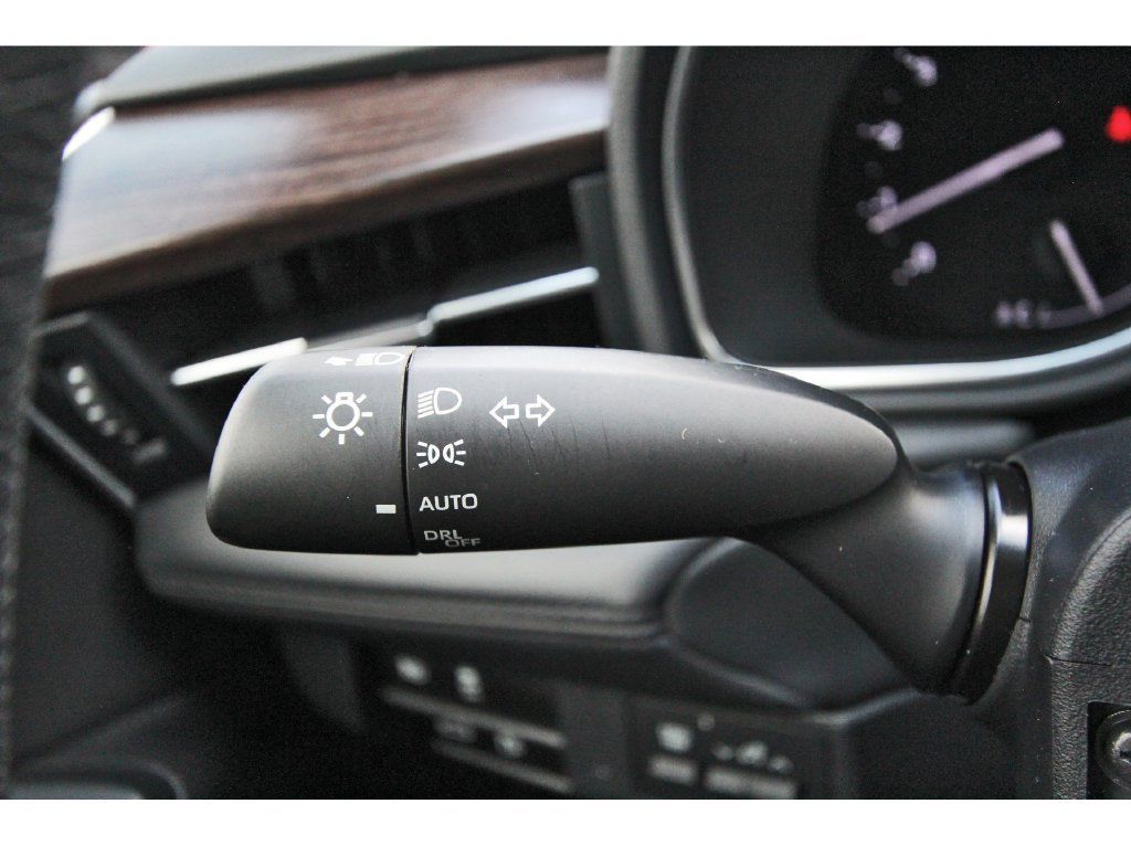 Used 2022 Toyota Avalon XLE FWD image 11
