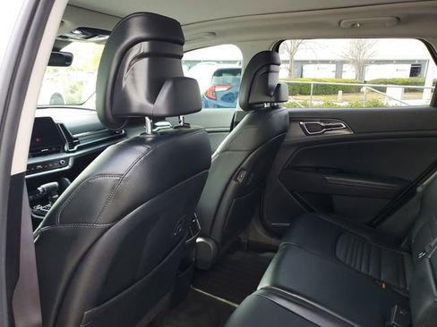Used 2025 Kia Sportage SX image 10