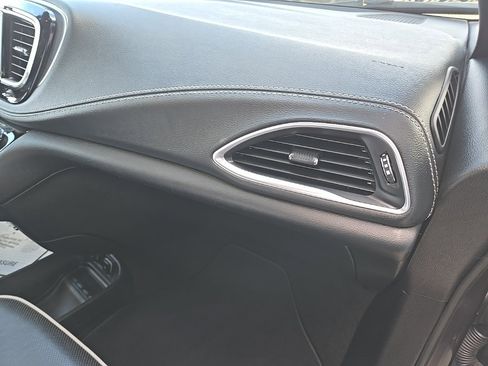 Used 2020 Chrysler Pacifica Limited w/ Advanced Safetytec Group image 80