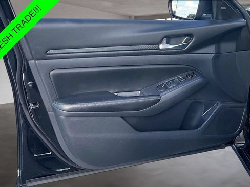 Used 2025 Nissan Altima 2.5 SV FWD image 19