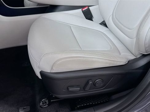 Used 2025 Hyundai Tucson Limited image 16