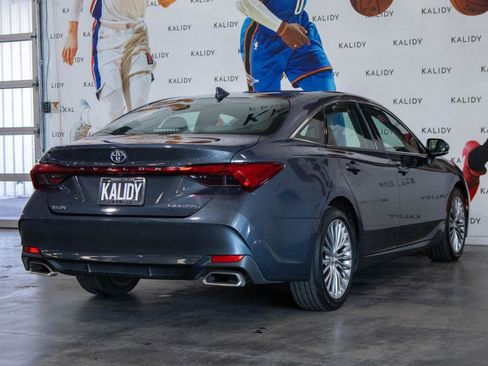 Used 2019 Toyota Avalon Limited image 26