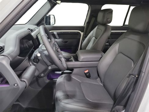 New 2025 Land Rover Defender 110 X-Dynamic SE image 13