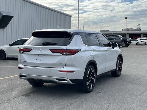 Used 2022 Mitsubishi Outlander SE image 5