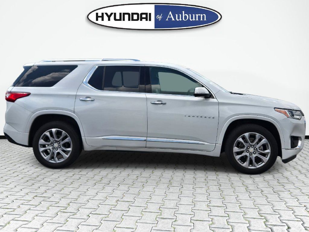Used 2019 Chevrolet Traverse Premier w/ Driver Confidence II Package FWD image 4