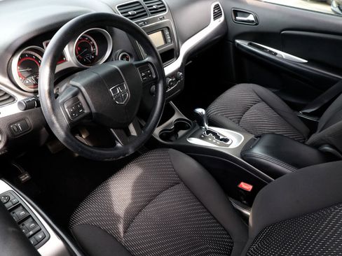 Used 2016 Dodge Journey SE w/ Flexible Seating Group image 4