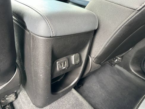 Used 2019 Chevrolet Colorado Z71 AWD/4WD image 17