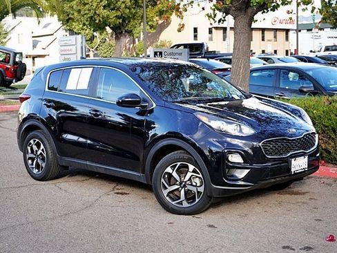 Used 2022 Kia Sportage LX image 3